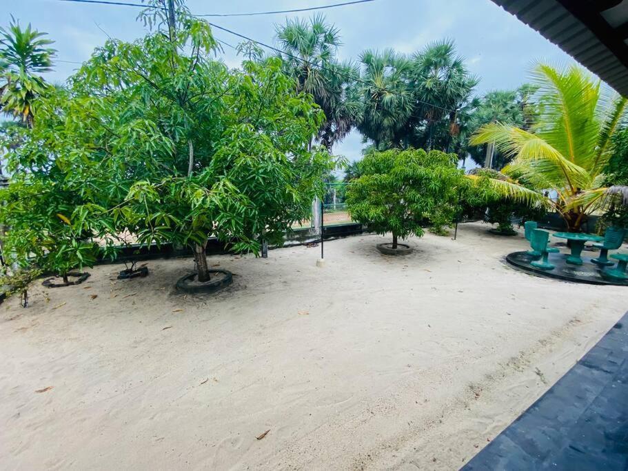 Garden Oasis With 1 Bedroom & 1 Bathroom Batticaloa Exterior photo